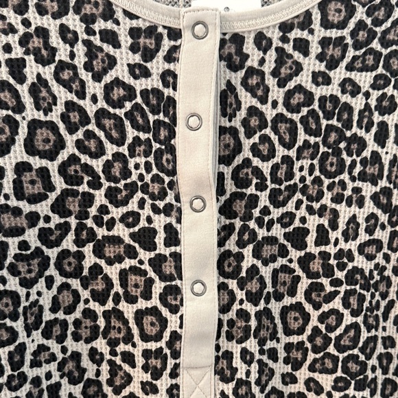 Splendid Black and Cream Leopard Print Long Sleeve Top NEW - Picture 5 of 7